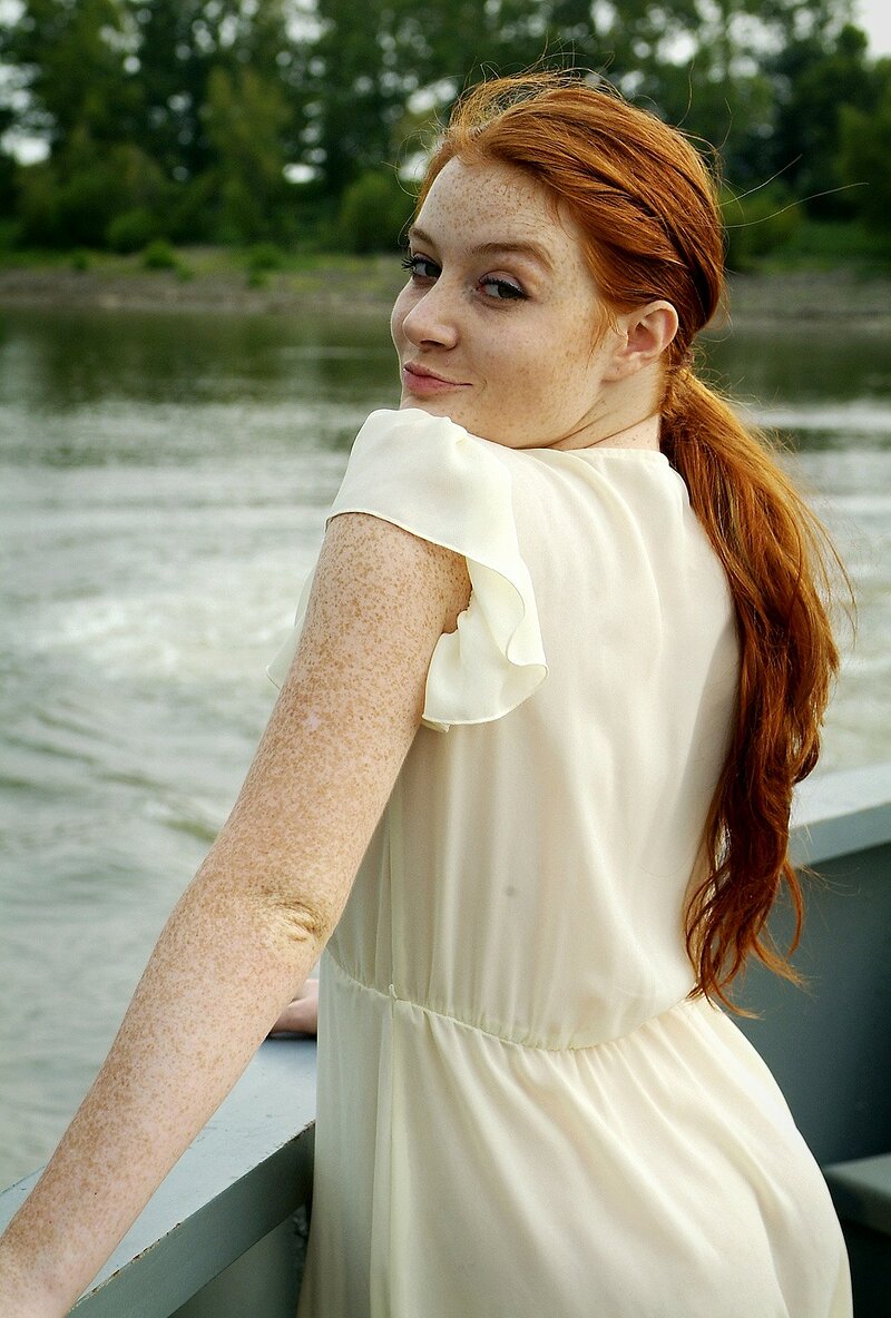 Лариса, 19